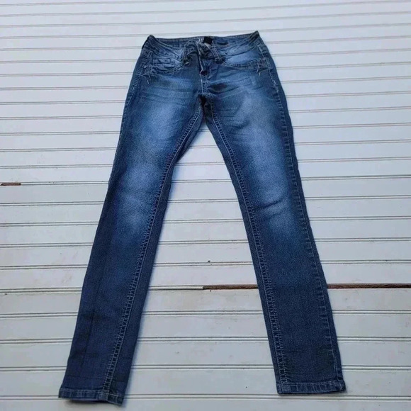 Jade Jeans Womens Size 3/4 Dark Wash Mid Rise Skinny Leg Jeans Embroidered 28x29 - Picture 1 of 8